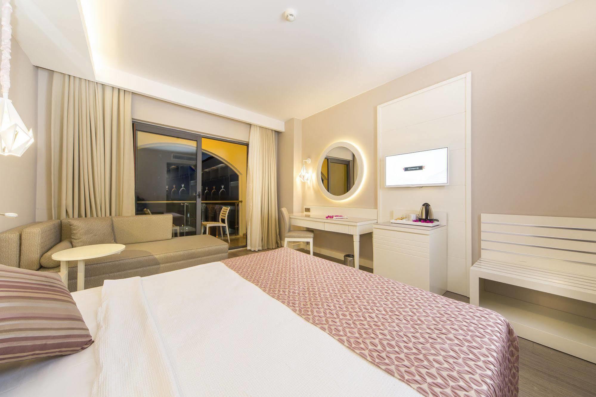 Deluxe Double Room Side Sea View